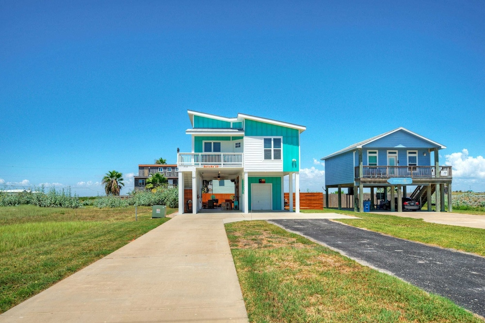 Family-friendly Beach Home Bbq, Patio & Fire Pit & Mins to Beach Bottom's Up by Avantstay
