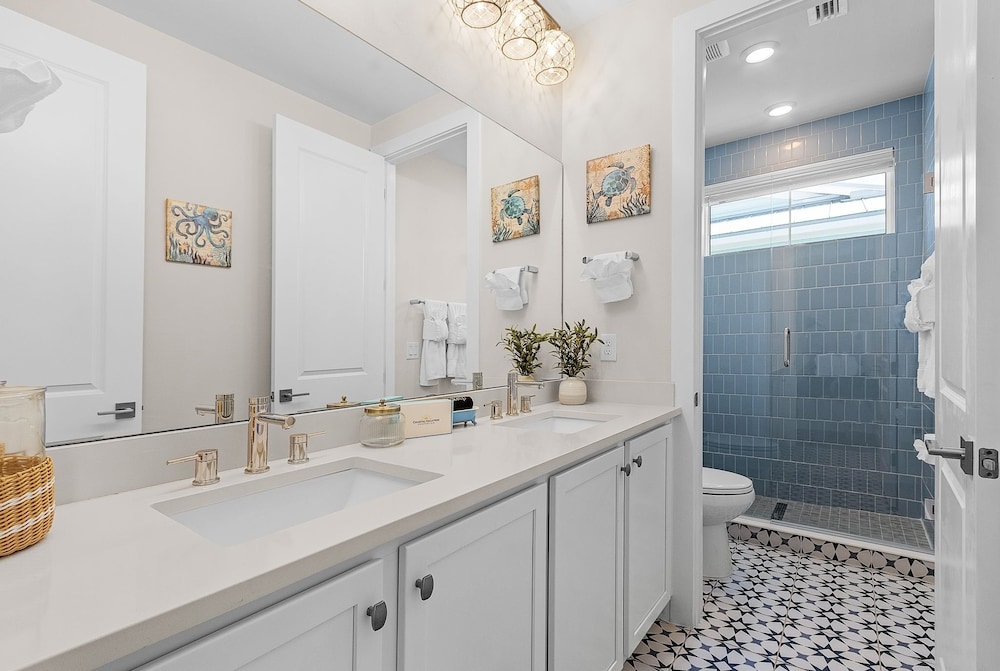 209 Seabreeze Escape: NEW Spacious 5-Bedroom Pool Home 5 Home