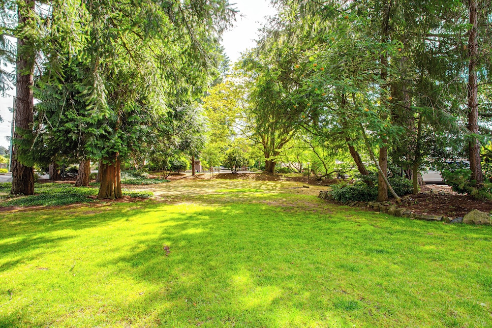 Lake Spanaway Retreat: Home w/ Private Beach!