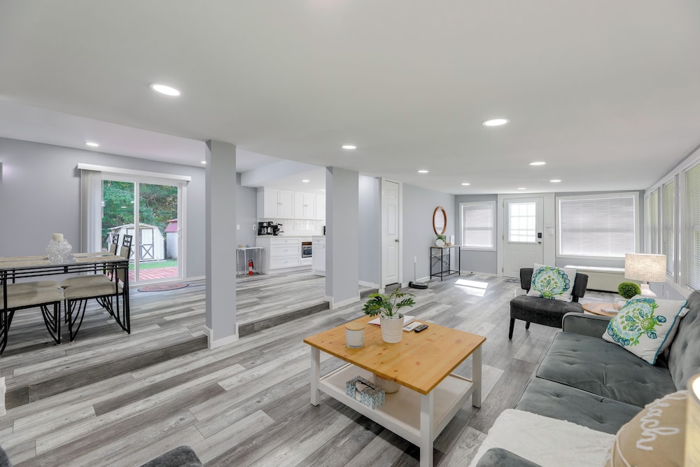12 Mi to Dtwn Lewes & Beach: Delaware Home w/ Deck