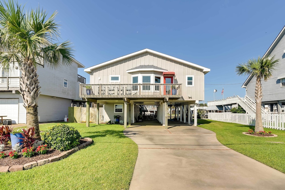 Jamaica Beach Home With Surrounding Water Views! view 4