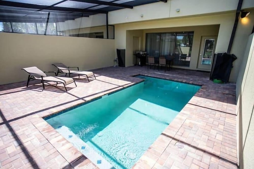 4606 TD - 5BR Townhome Marvel: Private Pool