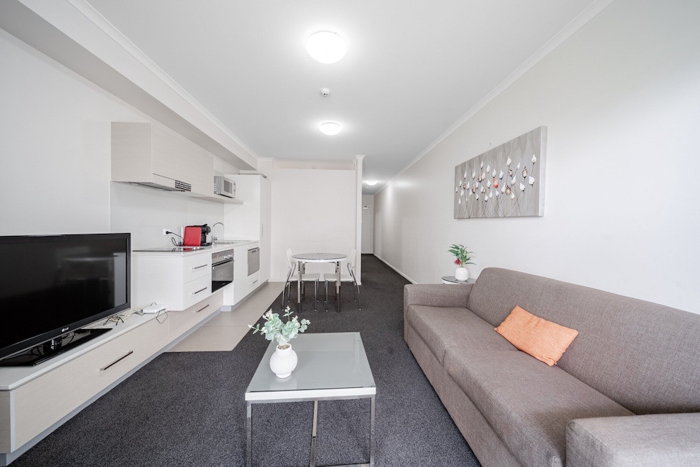 Lakeside 1-bed With A/c, Parking & Balcony