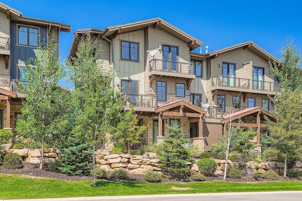 Tranquil Blackstone Getaway 3 Bedroom Townhouse