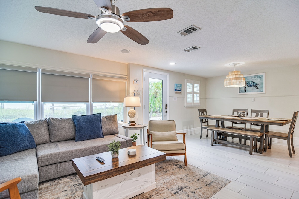 Walk to Beach: Treasure Island Gem w/ Golf Cart!