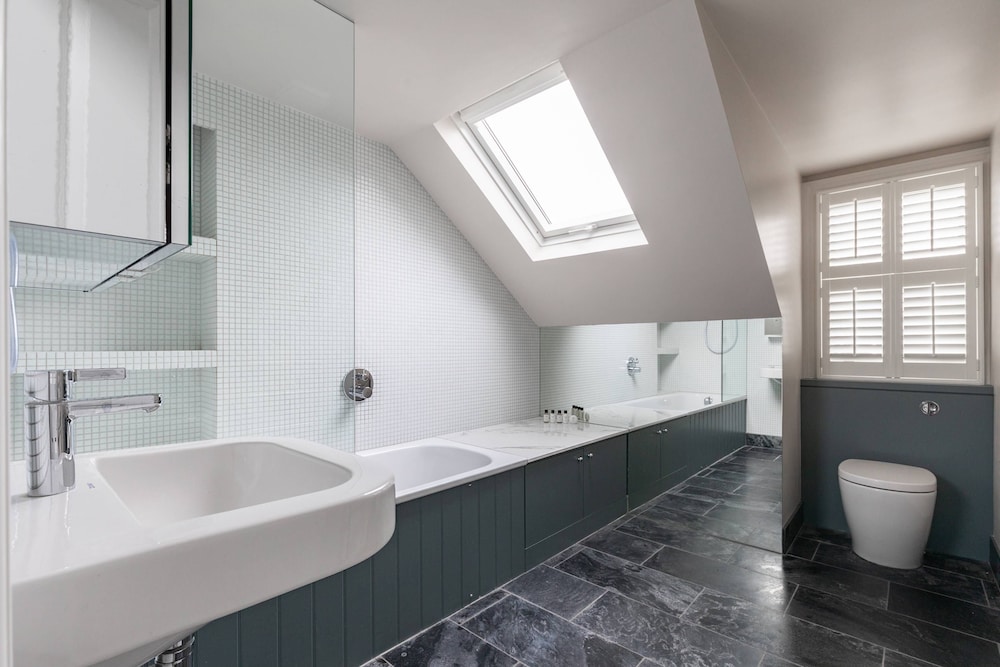 Granard Road by Onefinestay