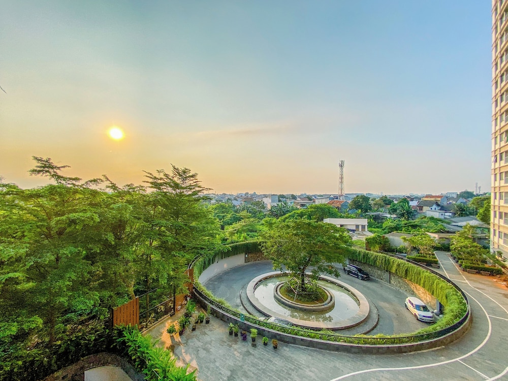 Great Choice 2Br At Lrt City Jatibening Apartment