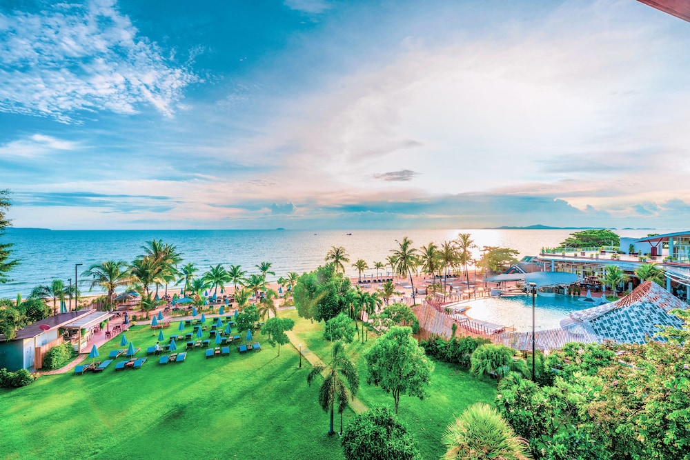 Hotel Pinnacle Grand Jomtien Resort - Image 1