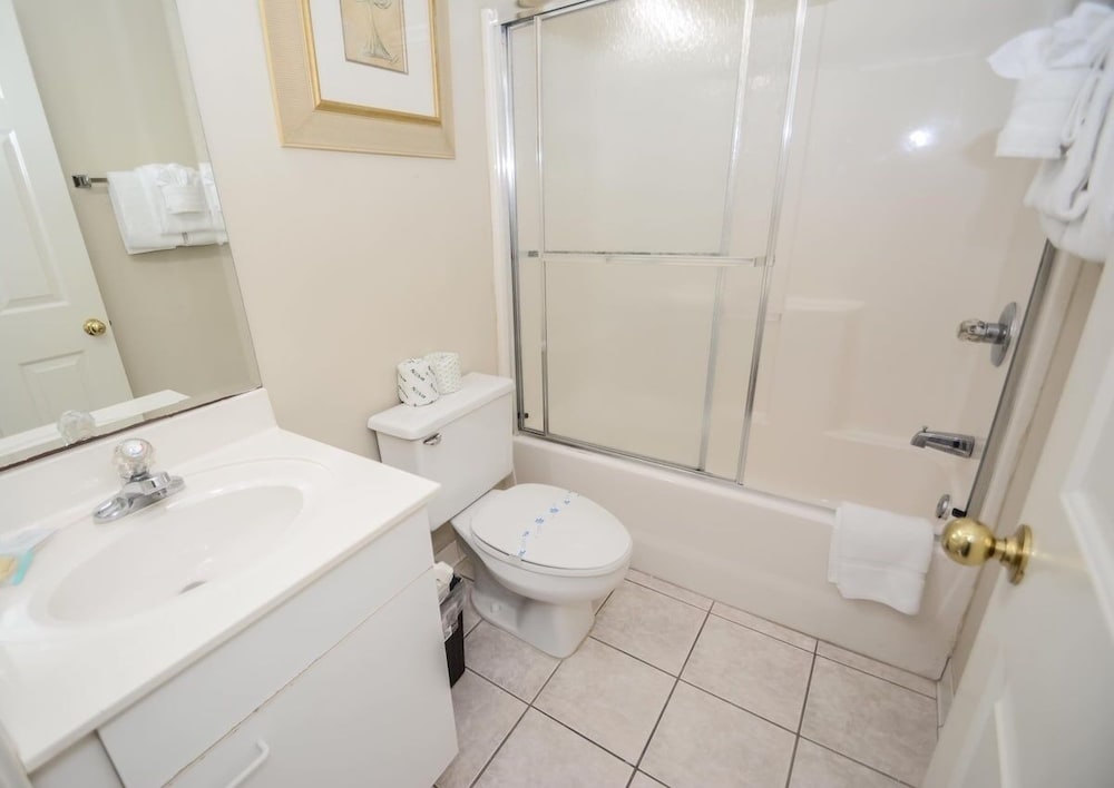 Canterbury Court 6 E 3 Bedroom Apts