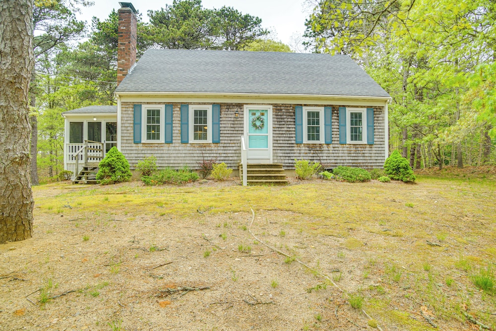 1/2 Mi to Cooks Brook Beach: Cozy Cape Cod Retreat