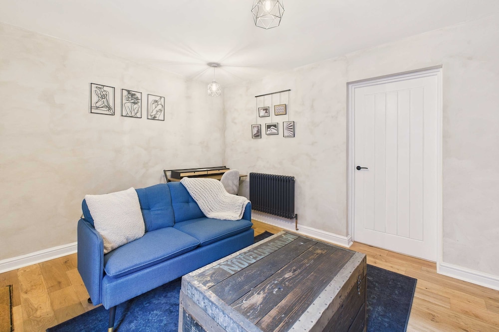 Host Stay Dame Alice Street
