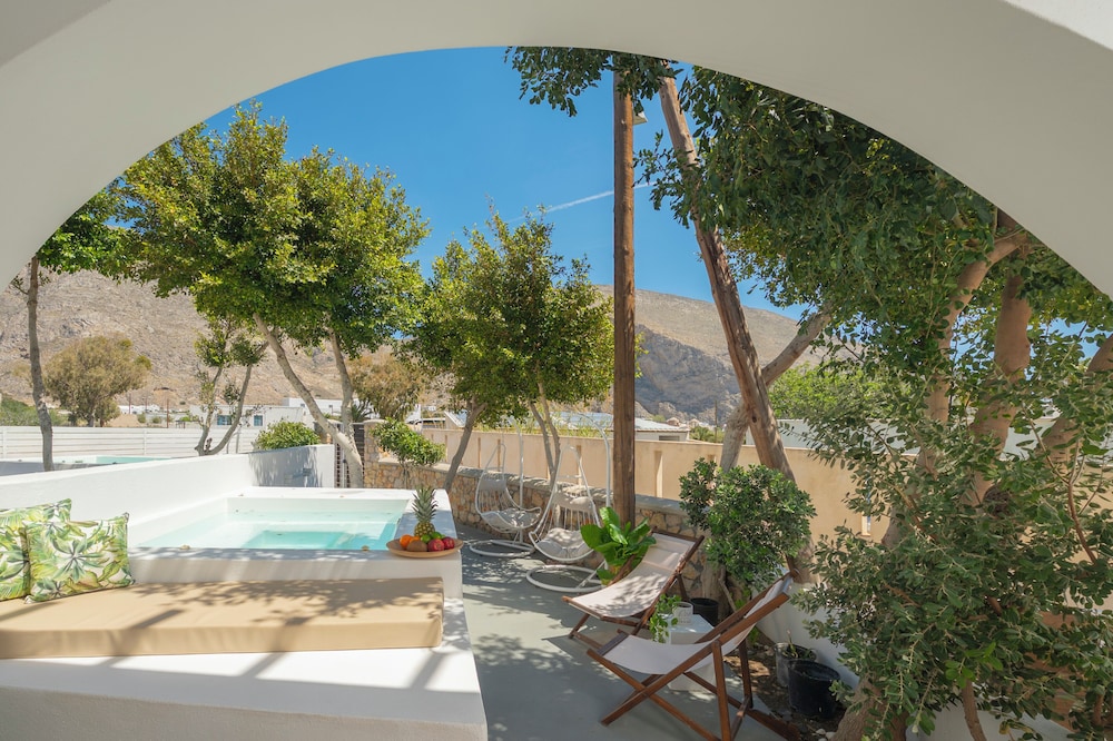Loukas & Emma Eco Houses