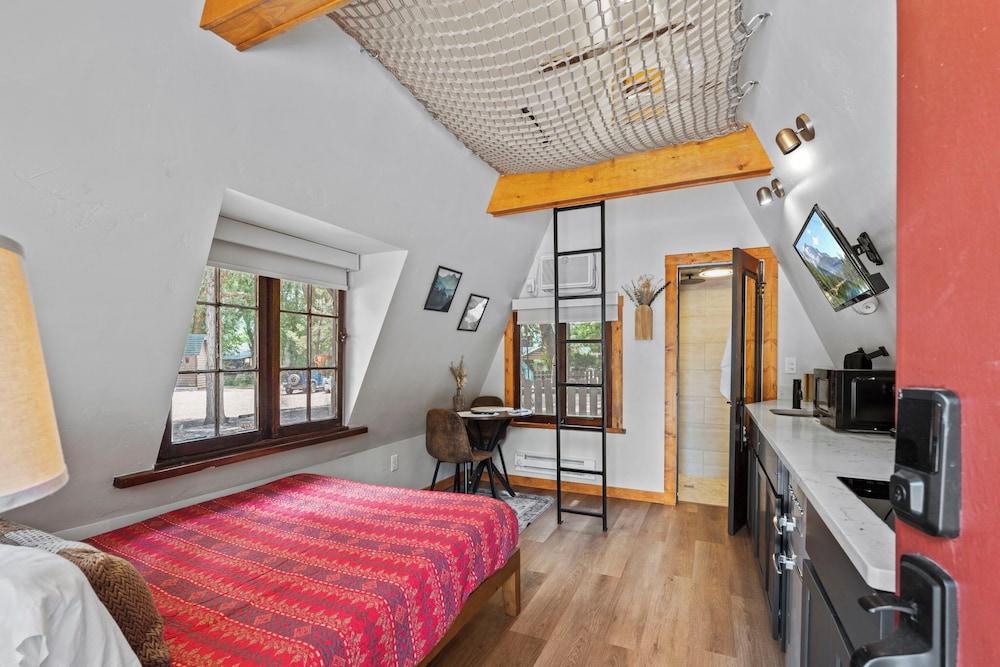 Timber Lodge Cabin 15