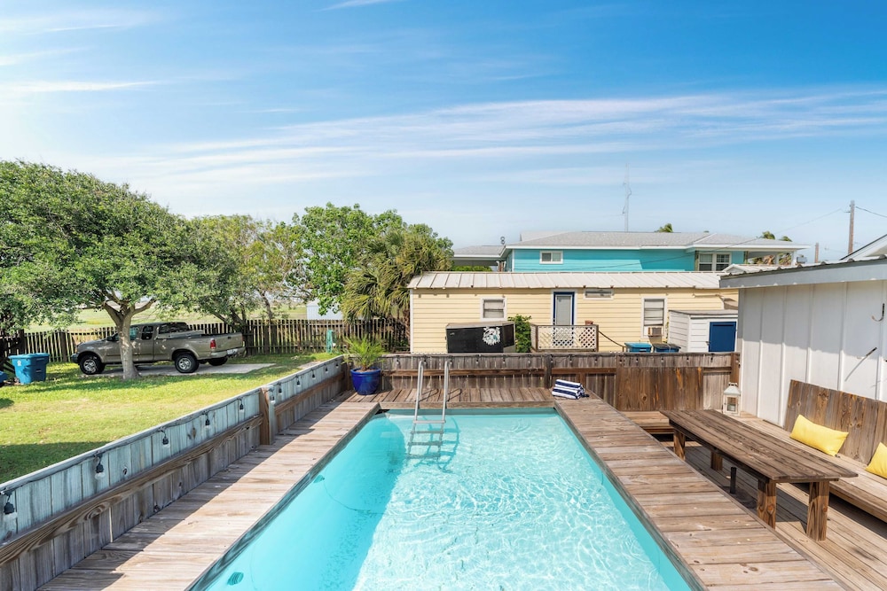 Simpatico by Avantstay Pool, Near Birding Center