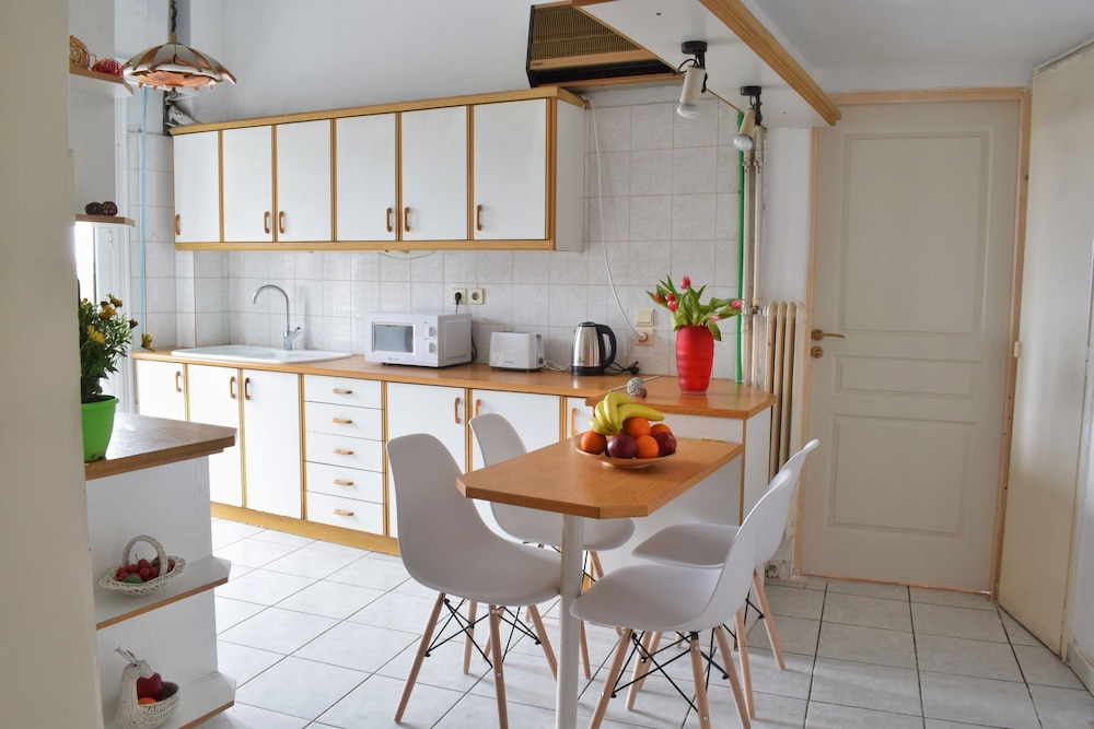 4-bedroom Athens Smart Stay - Base Rate - Extra Customisable