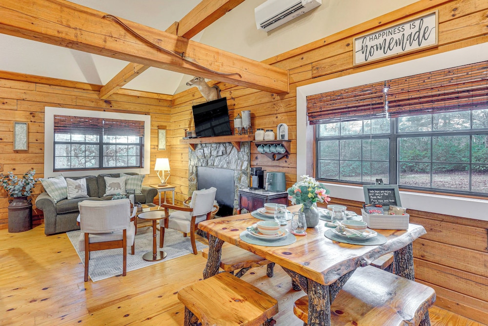Hike, Boat & Explore: Mtn-view Hayesville Hideaway