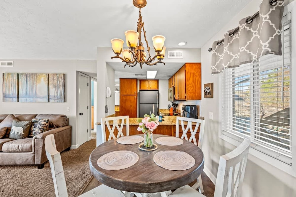Sleeps 6 Mountain Views Shared Resort Amenities