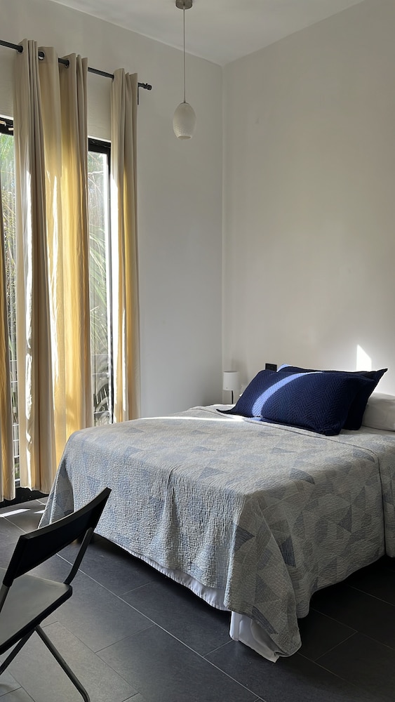MANAYA Bed & Breakfast