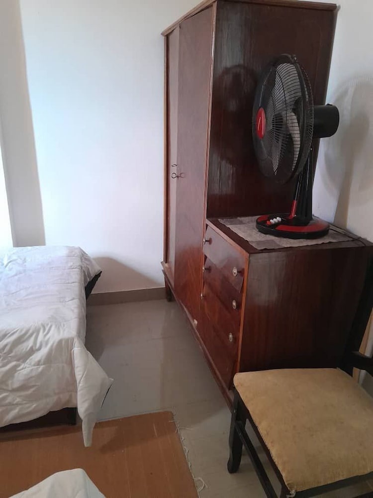 Females Only Host Is Woman Citycenter Near All view 4