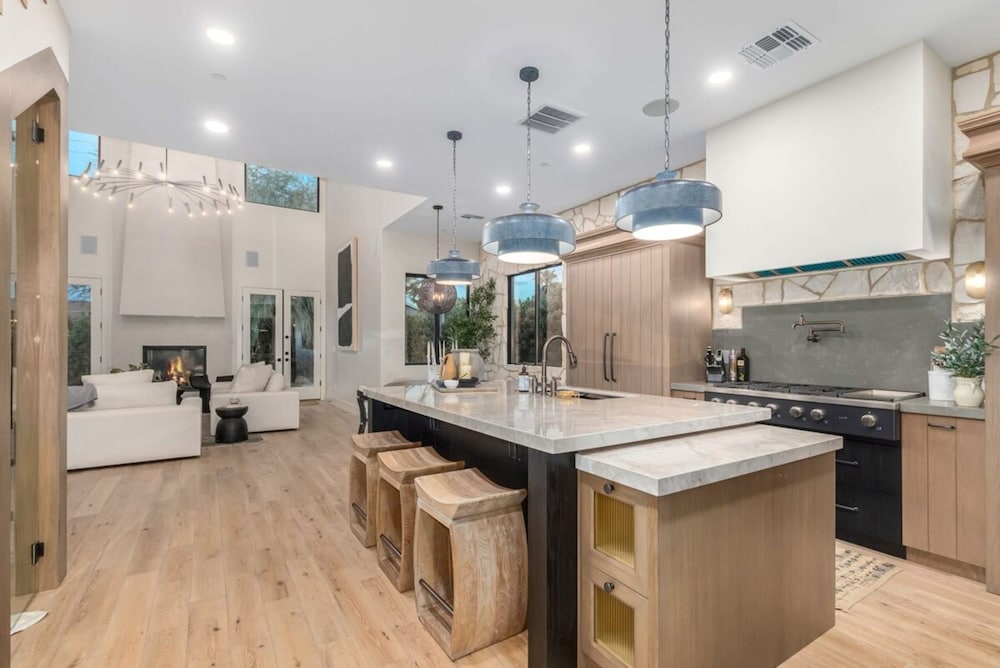 Stonewood Luxe Estate 5 Showers Heated Pool GYM