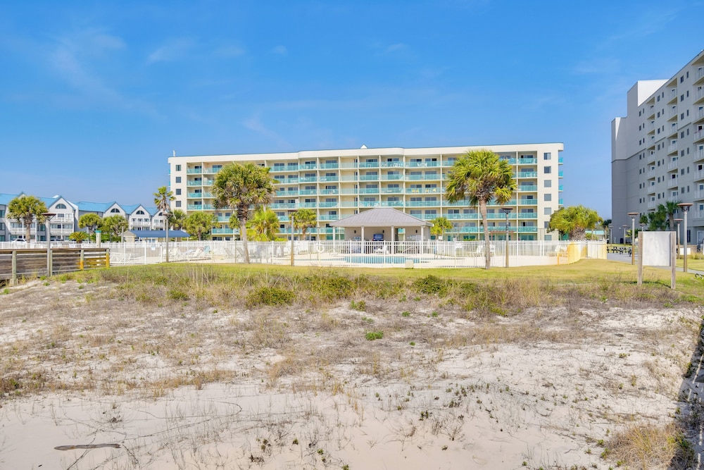 On-site Beach Access: Studio in Gulf Shores