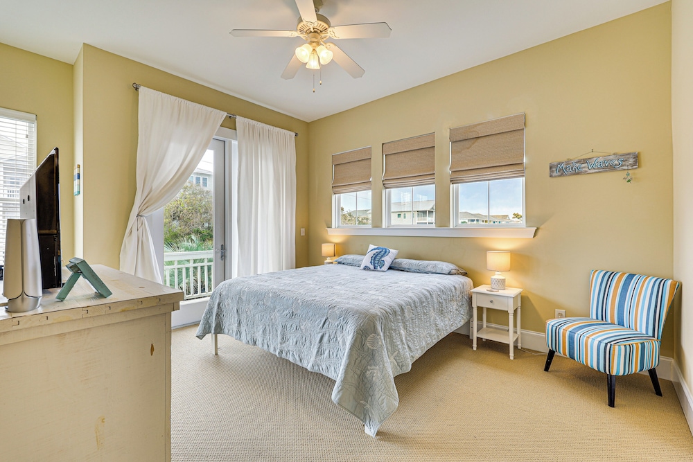 Walk to Beach: Coastal Carolina Home w/ Decks!