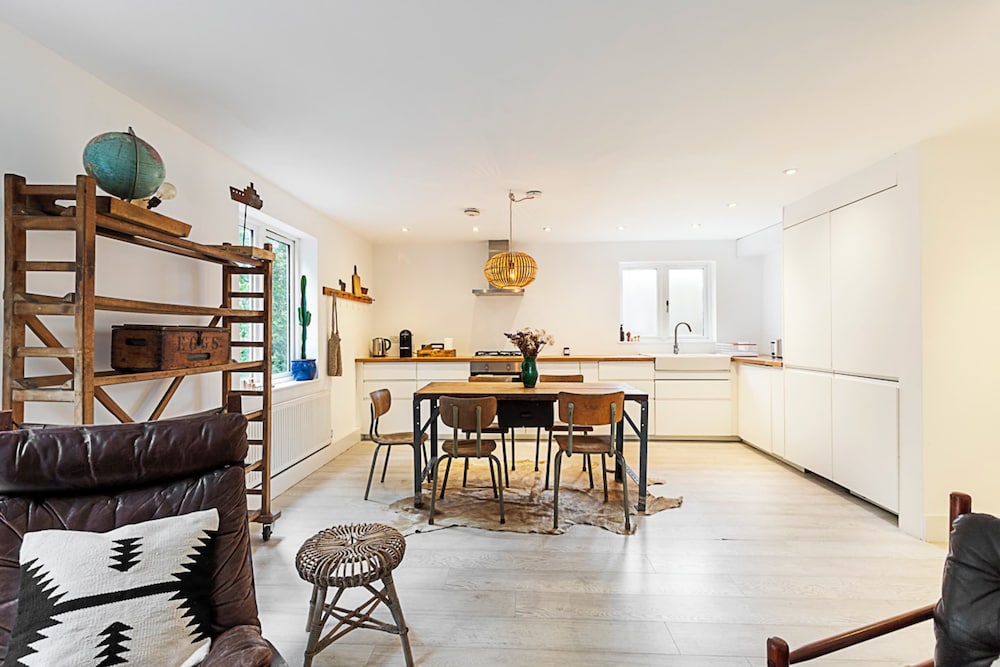 Tranquil 2 Bedroom Apartment in East London