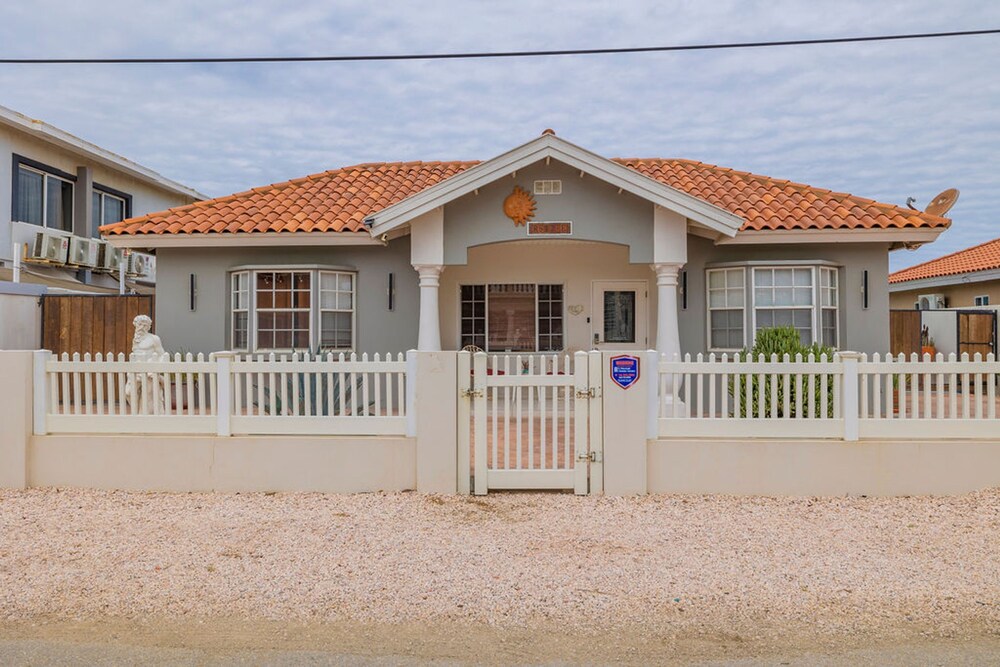 2br2ba Home w Private Pool Close 2 Beach BBQ