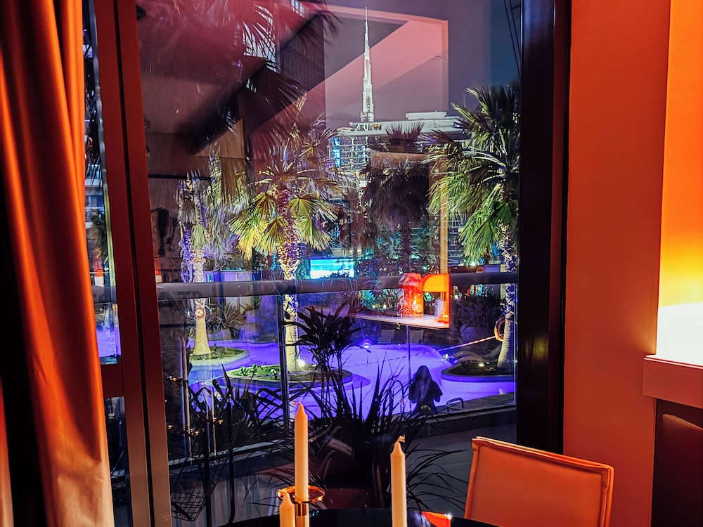 Grapeful Stay – Luxury Hostel Paramount Tower Business Bay