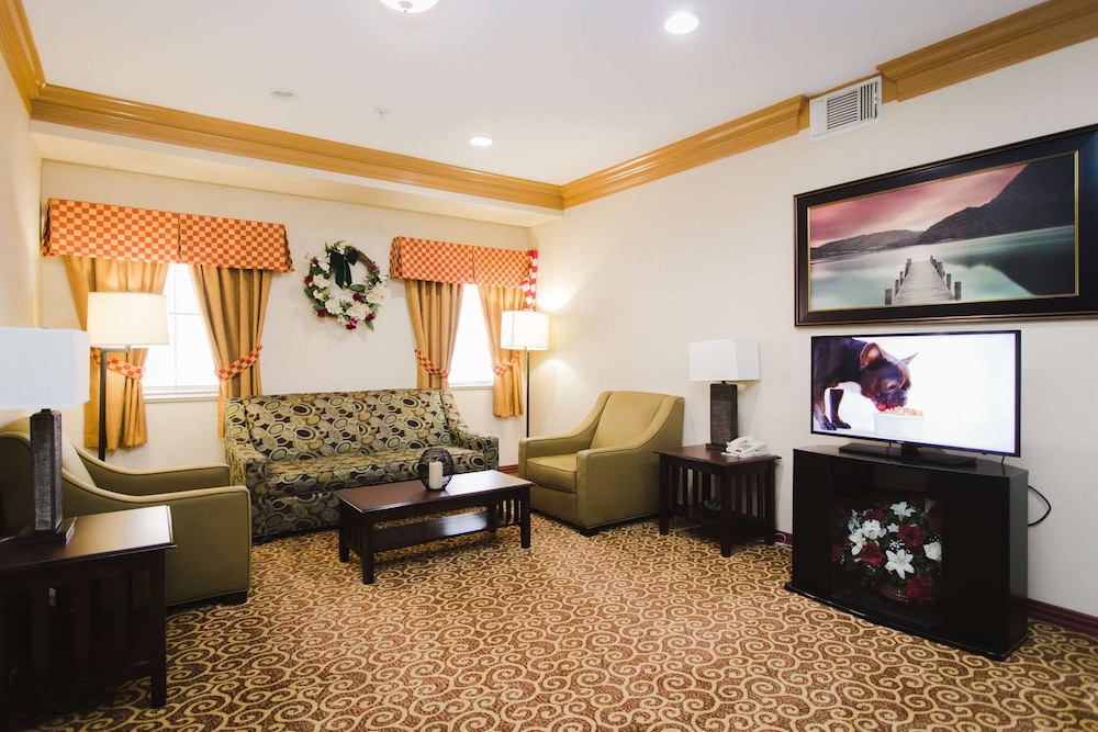 Houston Vacations - Days Inn by Wyndham Rosenberg - Property Image 3