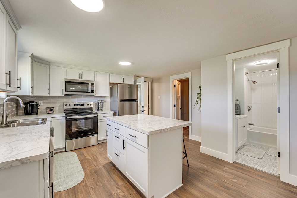 < 3 Mi to Double JJ Resort: Home w/ Large Yard!