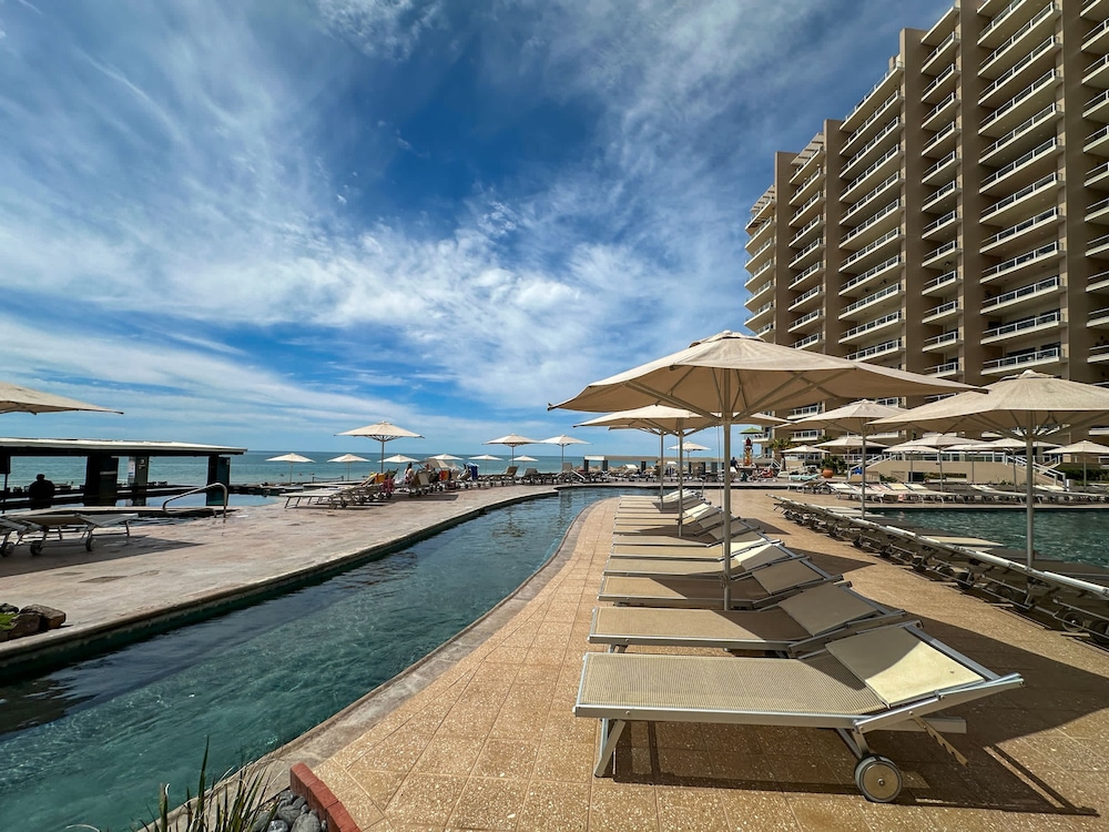 2BR Iconic Oceanfront Escape