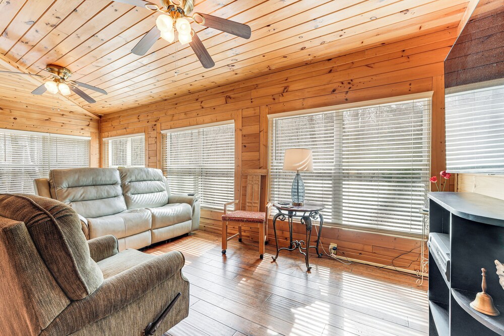 7 Mi to Lake Chatuge: Creekside Cabin w/ Decks!