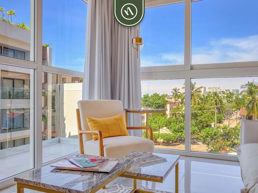 Great Design 1BR Condo - Rooftop Pool