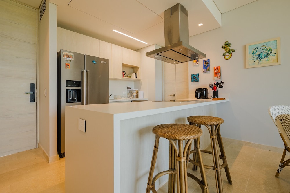 2BR 5 Guests Private Balcony and Shared Pool