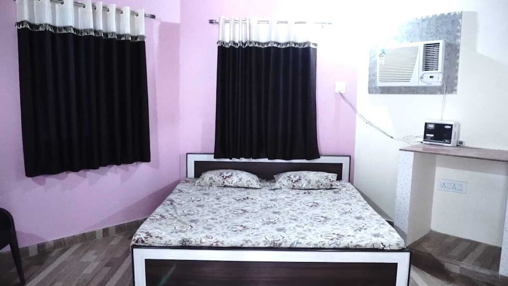 Shyam Luxurious Huts & Guest House