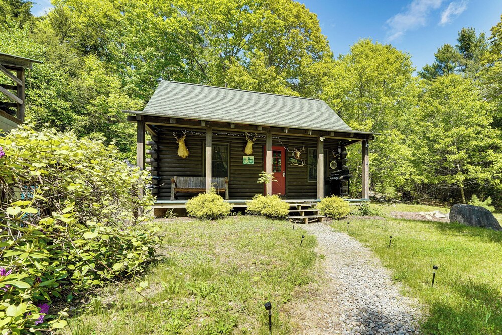 35 Mi to Acadia: Rustic Retreat in Orland!