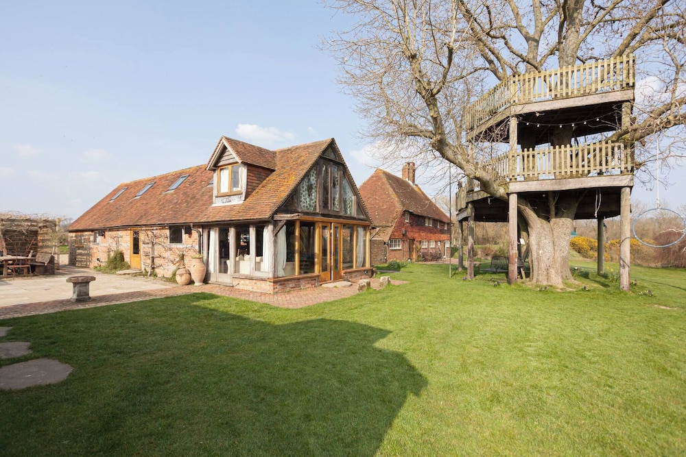 Lakeside Sussex Retreat