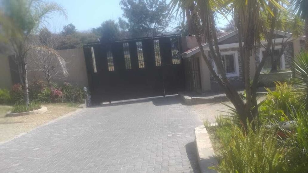 Afropolitan Guest Lodge