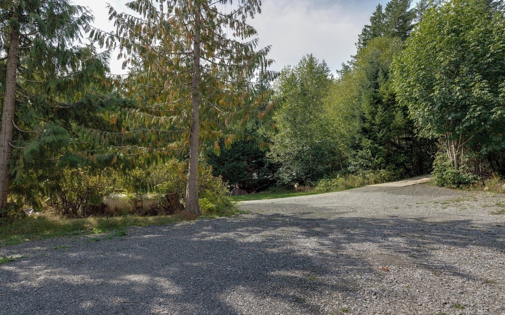 A Re-styled Single Story, 3-bedroom, 2-bath Ranch Style Cabin at Silver Lake