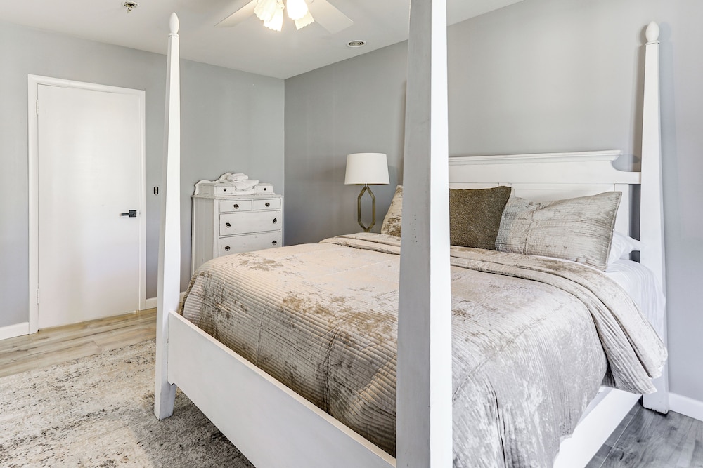 2 Mi to Uscg Academy! Convenient New London Home