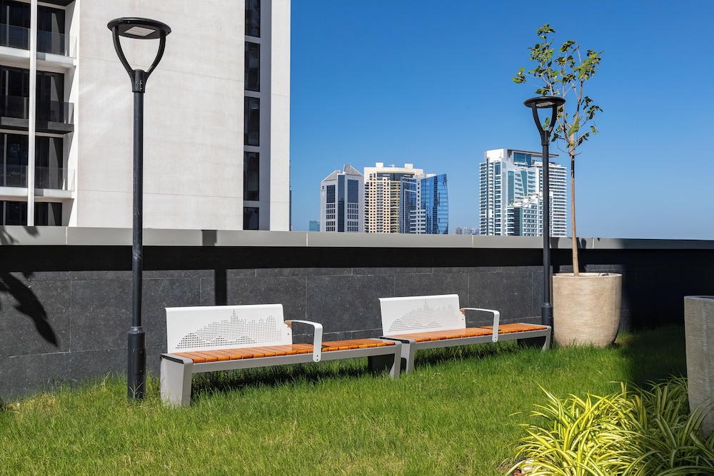 SIMPLY COMFORT Skyline Apts at Nobles Tower with Luxury Burj View