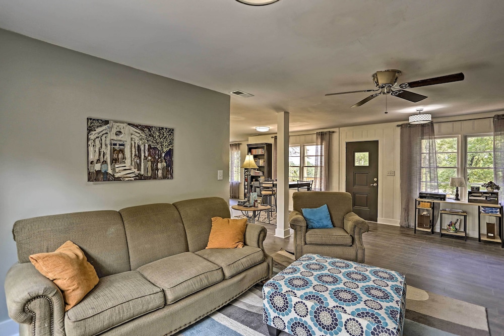 Family-friendly Escape ~ 6 Mi to City Center!