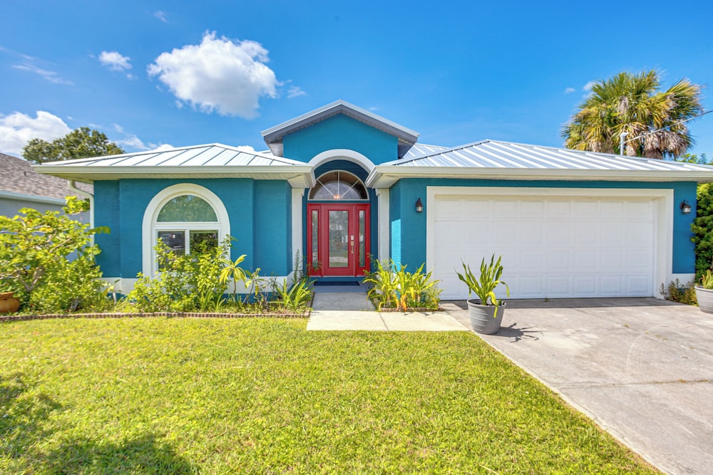 Swim, Golf & Hike: Family Home in Rotonda West!