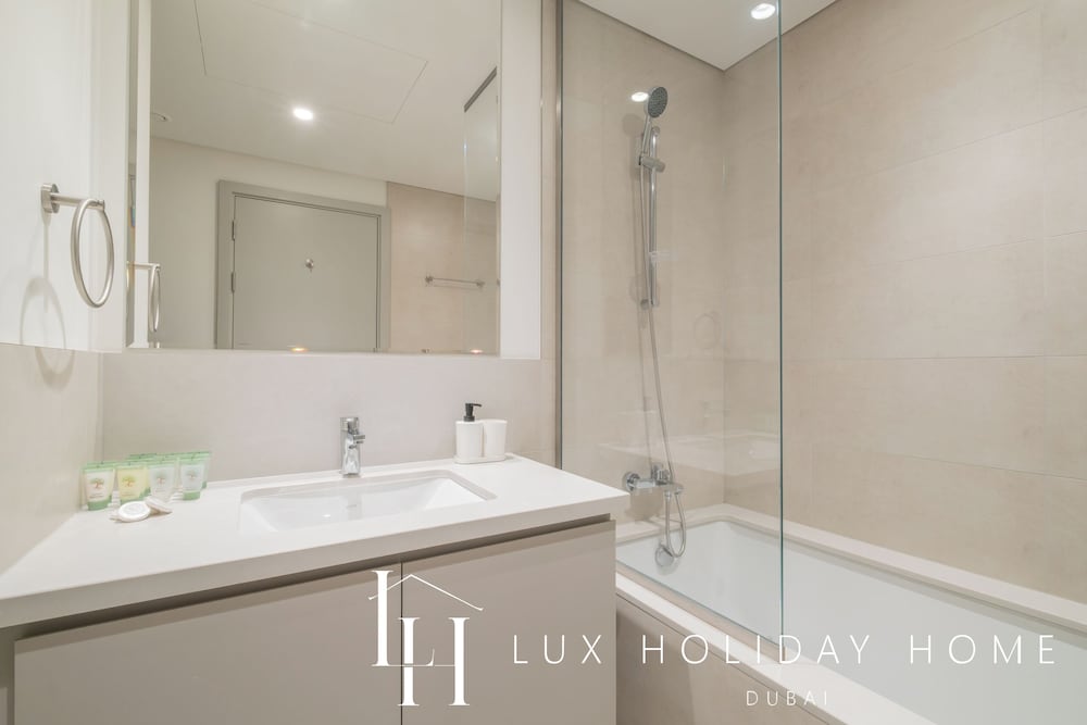 LUX The Creek Palace Residence Suite 2