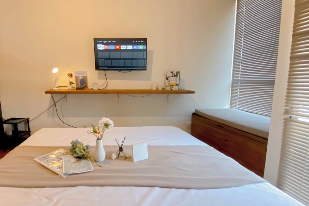 Homey And Good Place Studio At Tifolia Apartment