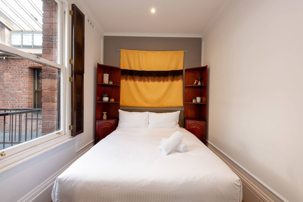 Quiet 2 Bedroom Apartment in Heritage Building in the CBD