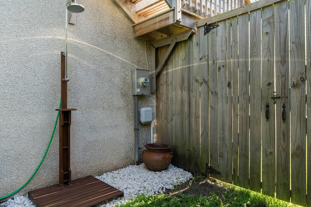 Home w/ Private Hot Tub < 1 Mi to Butler Beach!