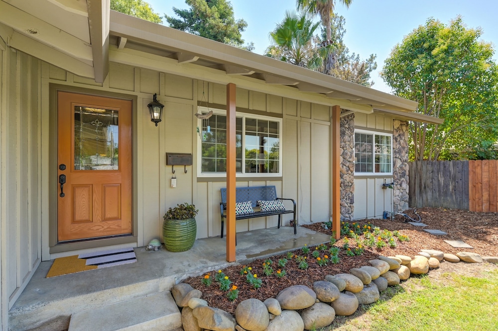 Family-friendly Getaway Near Slide Hill Park 3 Bedroom Home by RedAwning - Property Image 1