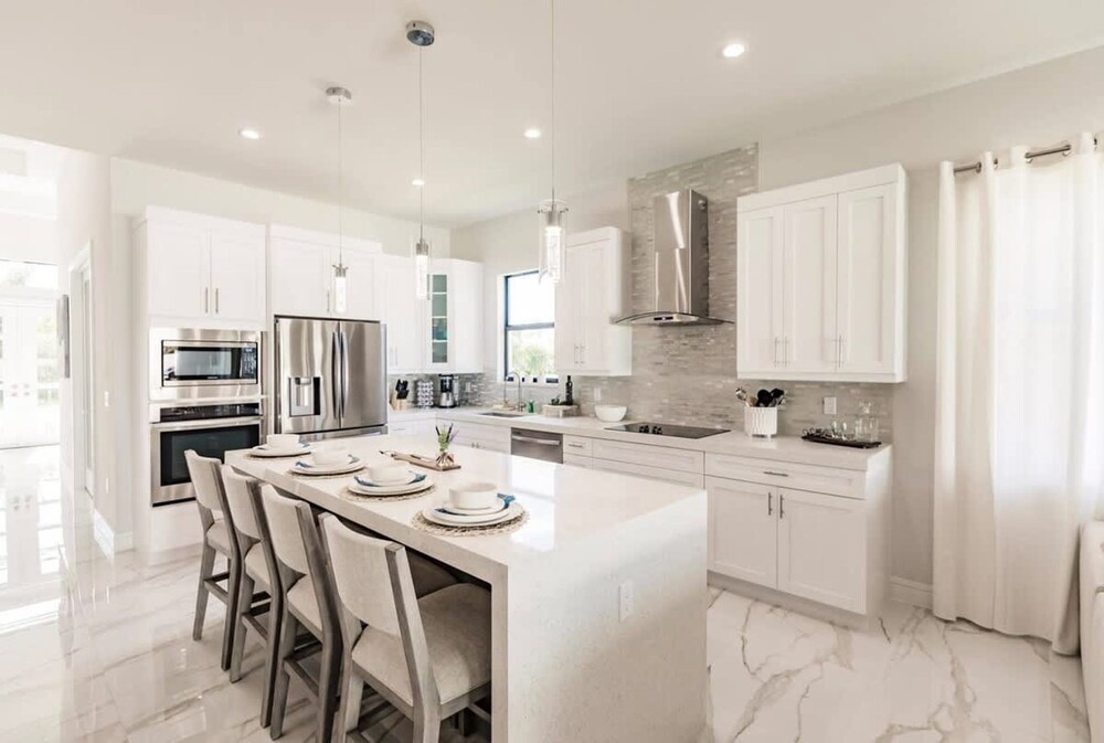 Exquisite Vanderbilt Beach Luxury Getaway